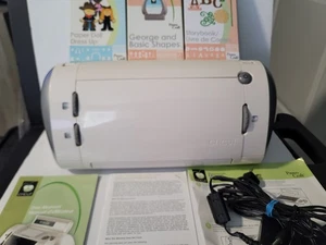 Cricut CRV001 Personal Electronic Cutting Machine With 3 Cartridges EUC - Picture 1 of 24