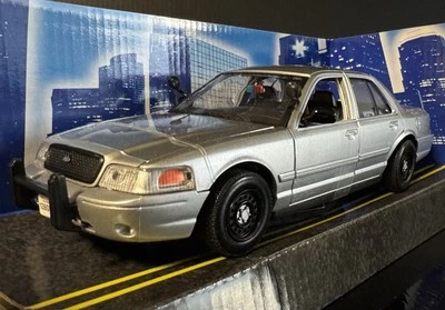 2010 Ford Crown Victoria Police Interceptor Silver Slick Top 1/24 HTF ! - Image 1 of 4