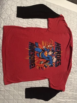 Camisa larga Justice League roja/negra para niño talla: mediana Foto 1 de 3