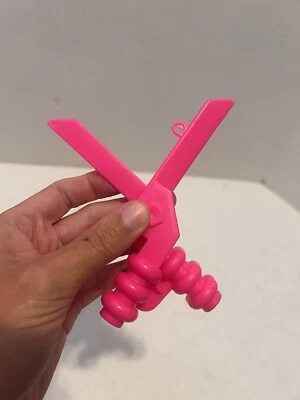 THE GRAPE ESCAPE Board Game 1992 Scissor Cutter Pink Replacement Part - Image 1 of 3