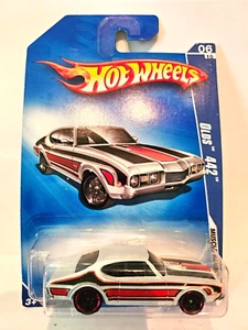 2009 Hot Wheels #82 Muscle Mania 6/10 OLDSMOBILE 442 White Variation - Picture 1 of 2