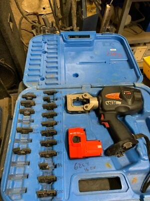 Thomas & Betts Battpac LT BPLT62BSCR Kit con Juego de 14 Troqueles y Batería Nueva - Rojo Foto 1 de 4