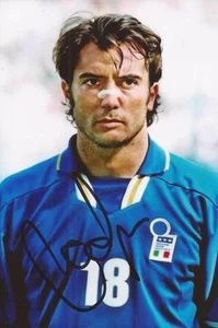 ITALY & CHELSEA: PIERLUIGI CASIRAGHI SIGNED 6x4 ACTION PHOTO+COA - Picture 1 of 1