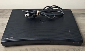 Samsung BD-JM51 Blu-Ray & DVD Player Wi-Fi Streaming/HDMI Cable-No Remote Works - Picture 1 of 4