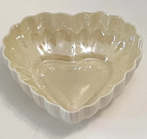 Belleek Heart Shaped Luster Scalloped Candy Dish 4th Mark - 1st Green Mark - Picture 1 of 11