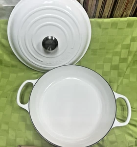 $380 Le Creuset Blanco Firma Esmaltado Hierro Fundido 3.5 qt Braiser - NUEVO sin caja - Imagen 1 de 12