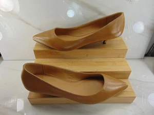 Nine West hellbrauner klassischer Leder-Pump Pfennigabsatz Größe 10 M - NEU NIE GETRAGEN - Bild 1 von 6