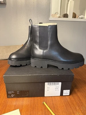 J. Crew Chunky Lug Sole Short Stacked Chelsea Leather Boots Womens Size 9.5. - Image 1 of 4