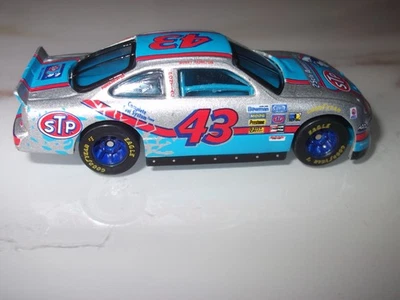 CAMPEONES DE CARRERAS 1996 BOBBY HAMILTON STP RICHARD PETTY 5 DÉCADAS DE PETTY 1/64 Foto 1 de 4