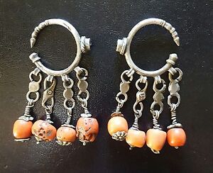 Maroc - Anciennes boucles d'oreilles berbères - Argent, corail, verre - Cerceaux - Douwwah - Nord M