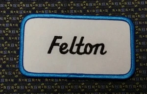 FELTON NAME ETIQUETA AZUL Y BLANCO parche de hierro o costura - Imagen 1 de 2