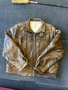 Giacca Bomber Vintage Mirage Distressed Flight Stile Pelle Marrone Ruggine Anni 80 Taglia 46 - Foto 1 di 11