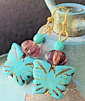 Pendientes colgantes turquesa mariposa y cristal lavanda. Boho Chic. Foto 1 de 3