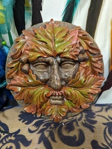 Wandrelief 3D Eiche grüner Mann. Eichelblattbart mit grüner & roter Farbe. - Bild 1 von 4