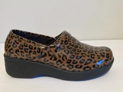 Zuecos Safe T Step para mujer talla 6,5 147414 hechos por el hombre estampado de leopardo médicos/informales Foto 1 de 4