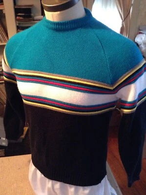 ТРАДИЦИОНАЛИСТ S 1970-е ПОРАЗИТЕЛЬНЫЙ БИРЮЗОВЫЙ ЧЕРНЫЙ И МНОГОЦВЕТНЫЙ ПОЛОСАТЫЙ КРУГЛЫЙ ВЫРЕЗ - Изображение 1 из 4