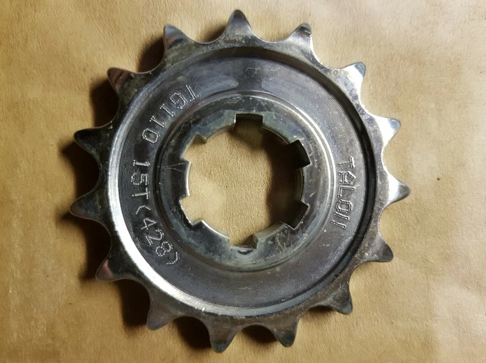 Roda dentada frontal Kawasaki KT 250 428 15 dentes feita por Talon, NOVA - Imagem 1 de 1