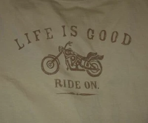 Camiseta Life Is Good Ride On Motorcycle Caqui LS Crusher Para Hombre Nueva con Etiquetas  - Imagen 1 de 4