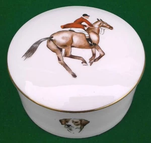 LARGE ROYAL WORCESTER “FOX & HOUND” TRINKET BOX. - Picture 1 of 16