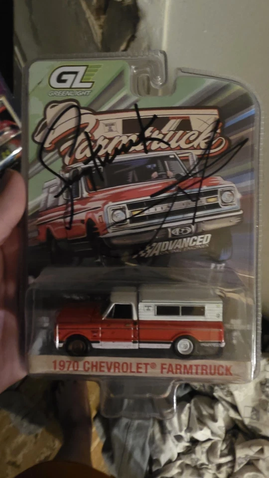 AUTOGRAFIADO - Street Outlaws FARMTRUCK & AZN - FARMTRUCK - Greenlight 1/64 RARO Foto 1 de 1