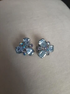 Weiss SIGNED Blue Rhinestones & Crystals CLIP ON Earrings Vintage Estate Jewelry - Picture 1 of 7