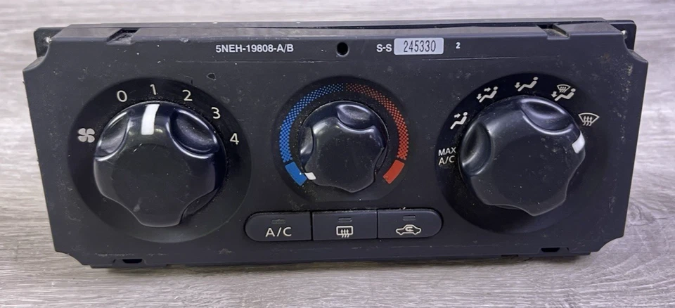 2005-2010 Nissan Xterra Climate Heater A/C Control 27510EA000 - Imagem 1 de 4
