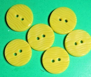 (6) DE COLECCIÓN B W Co MUSCATINE IOWA 3/4" AMARILLO PLÁSTICO TEMPRANO BOTONES 2 AGUJEROS-S532 - Imagen 1 de 2