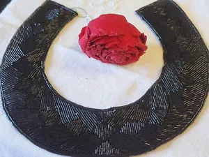 Ancien col perle en verre fait main vintage ideal robe année folle T1 - Picture 1 of 8