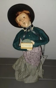 Byers Choice 2001 Exclusive Yankee Candle Woman with Bayberries - Picture 1 of 5