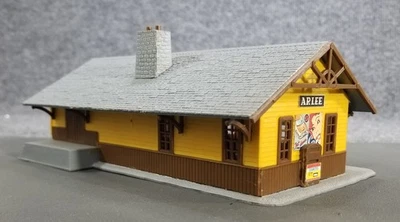VTG HO SCALE TYCO KIT ARLEE STATION MADE IN GERMANY ASSEMBLED - Image 1 of 4
