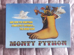 Monty Python E Ora Per Qualcosa Completamente Diverso Gioco da Tavolo Susan Prescot - Foto 1 di 4