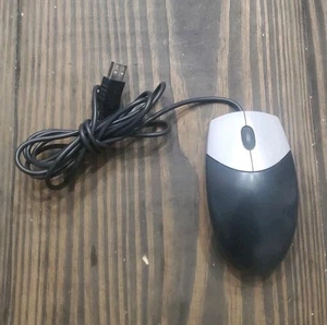 Logitech M-UR69 USB Button Scroll Mouse Wired Works - Picture 1 of 3