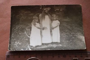gran foto antigua - niña pequeña, una en disfraz de ángel - 1900-1920? - Imagen 1 de 3