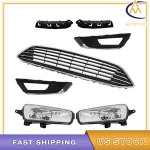 Parrilla superior delantera F1EZ-8200-C con juego de luces antiniebla para Ford Focus 2015-2018 - Imagen 1 de 11