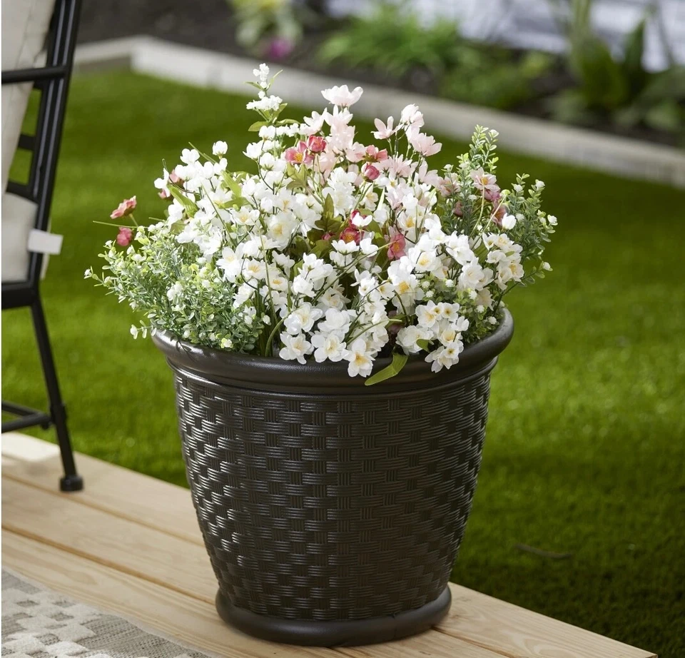 Maceta redonda Suncast Sonora Java moldeada por soplado de resina - marrón, juego de 2 Foto 1 de 4