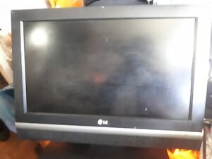 LG 26 Inch model number LG26LCZR Tv with remote control 
