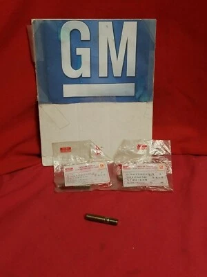 NOS GM GEO STORM EXHAUST MANIFOLD STUD 2 QTY 94126210 - Image 1 of 3
