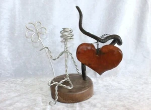 Dekofigur Glücksbringer Drahtfigur mit Blume: Aludraht auf Schwemmholz H23xB25cm - Bild 1 von 6