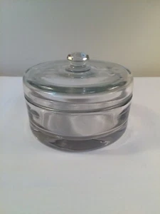 Tarro en polvo de vidrio transparente vintage de peso pesado con tapa  - Imagen 1 de 8