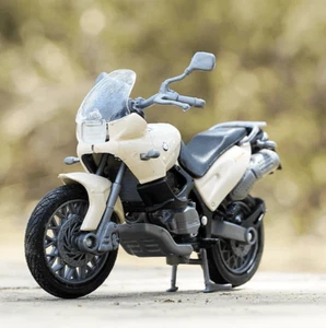 Modelo de motocicleta BMW F650ST blanco, escala Motormax 1:18 - Imagen 1 de 5