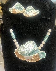 Vintage Karla Jordan Gemstone Abalone/MOP Inlay Lady in Hat Necklace & Earrings - Imagen 1 de 6