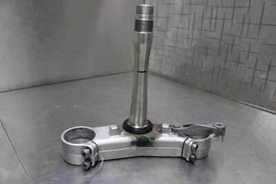 09-11 YAMAHA YZF R1 Lower Triple Tree Clamp Foto 1 de 4
