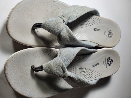 Sandali Clarks Cloud Steppers donna taglia 8 grigio chiaro infradito infradito...leggi