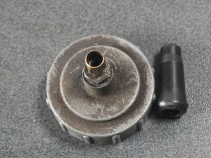 SUZUKI T500 TITAN T 500 - 7475 - 13261-15111 CAP, TOP carburator - Picture 1 of 5