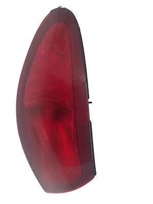 Задний фонарь в сборе 1997 - 1998 Mercury Tracer смонтирован на четверть панели слева - Изображение 1 из 3