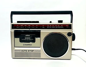 Radio d'epoca GOLDSTAR TCR-131 AM/FM registratore cassette microfono integrato FUNZIONANTE - Foto 1 di 12