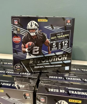 Tarjetas coleccionables de fútbol americano Panini Revolution 2025 caja premium nuevas Foto 1 de 3