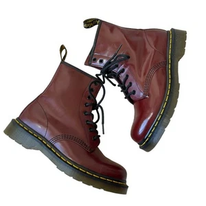Stivali stringati DR. MARTENS 1460 pelle liscia rosso ciliegia - pelle liscia W7/M6 - Foto 1 di 11