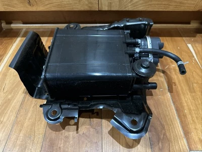 Vapor Canister 777400R010 For 2006-2012 Toyota RAV4 Sport Sport Utility 4-Door - Image 1 of 4