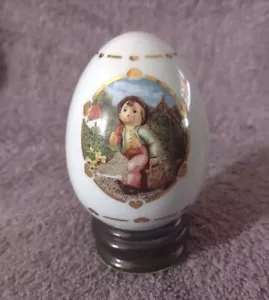 Vintage 1996 Danbury Mint M.J. Hummel Porcelain Egg "Merry Wanderer" - Picture 1 of 5
